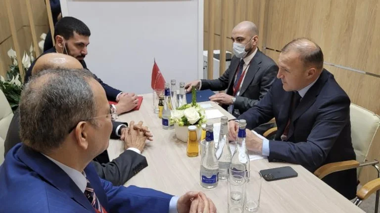 Глава Адыгеи провел переговоры с делегацией Бахрейна